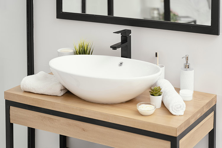 Rubinetti bagno moderni e classici con finiture di alta qualità