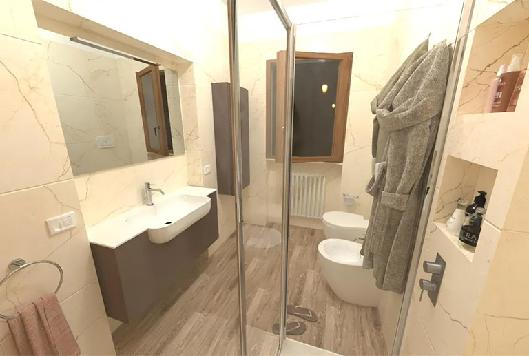 Render di progetto per ristrutturazione del bagno con nicchie e mobile su misura.