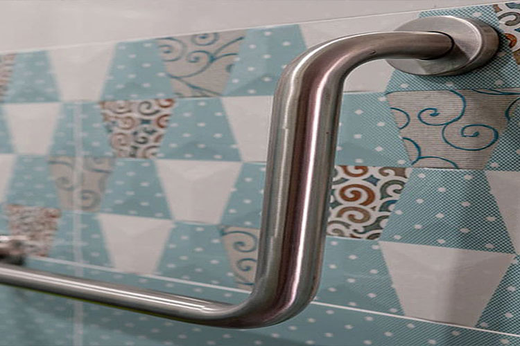 Bagno disabili di design: funzionalità, estetica e comfort senza barriere