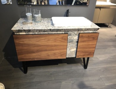 finitura legno massello mobile bagno