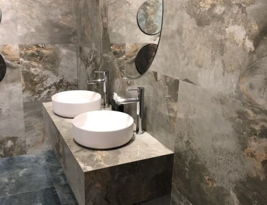 omposizione bagno moderno sospesa