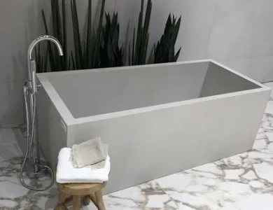 bagno vecchio con vasca rifatto con nuova vasca moderna
