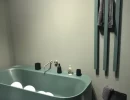 vasca colorata ristrutturata minimal